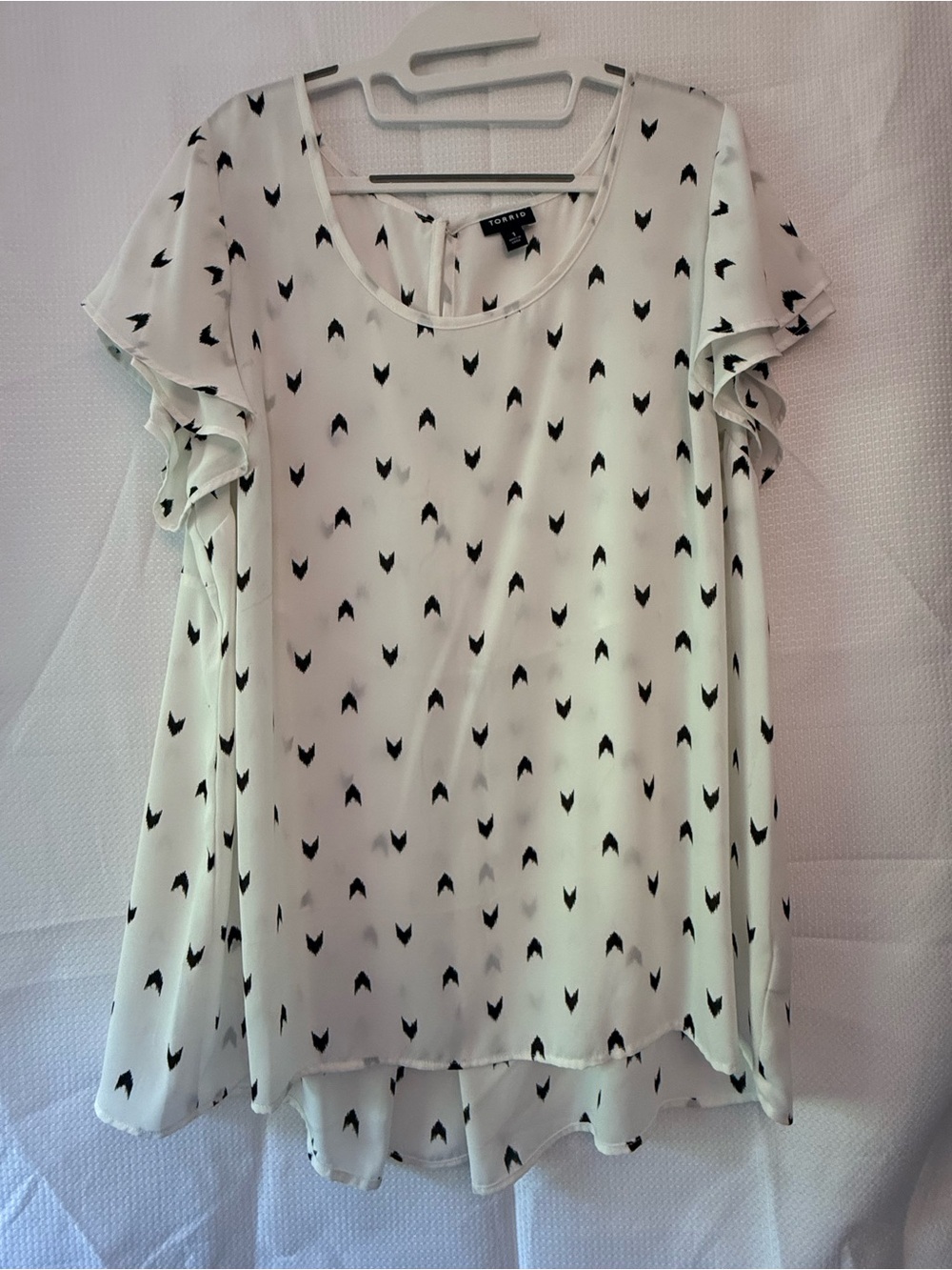 Torrid White Short-Sleeve Patterned Blouse